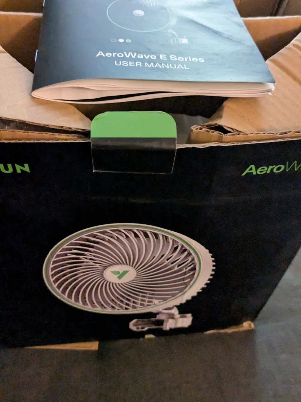 Vivosun AeroWave E Series Clip Grow Tent Fan in White and Green